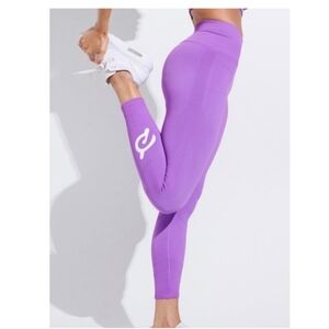 Peloton x NUX Seamless Shapeshifter 7/8 Leggings - Purple